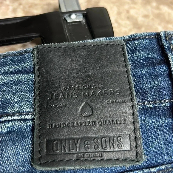 30” X 32” ONLY & SONS Regular denim blue jeans . Button fly .Embellished buttons - Picture 7 of 10